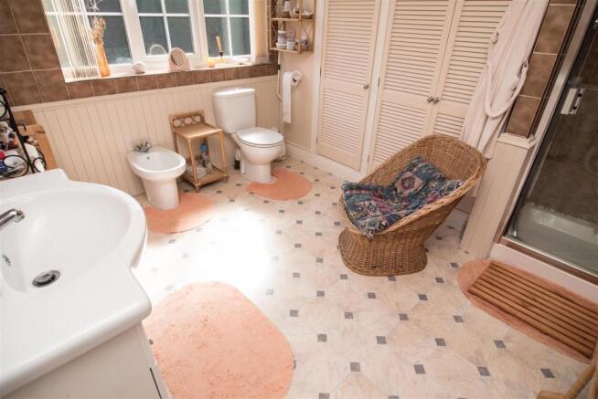 EN-SUITE