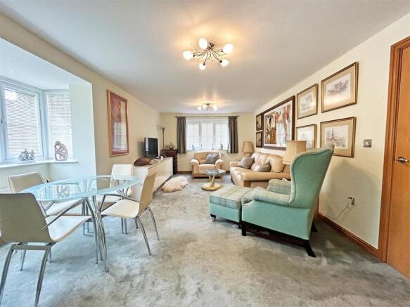 Open Plan Living / Dining