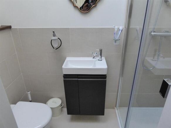 Ensuite shwr.JPG