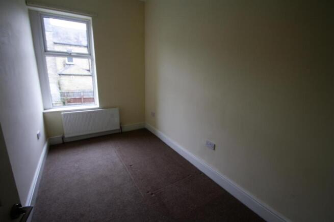 2 bed Terraced to rent Image 5