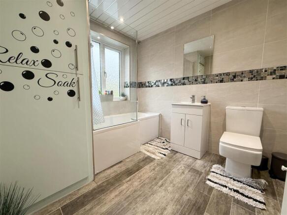 FAMILY BATHROOM