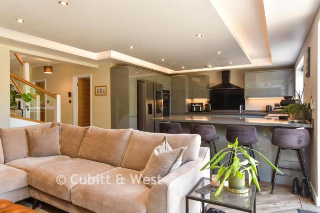 Kitchen/ Dining Room
