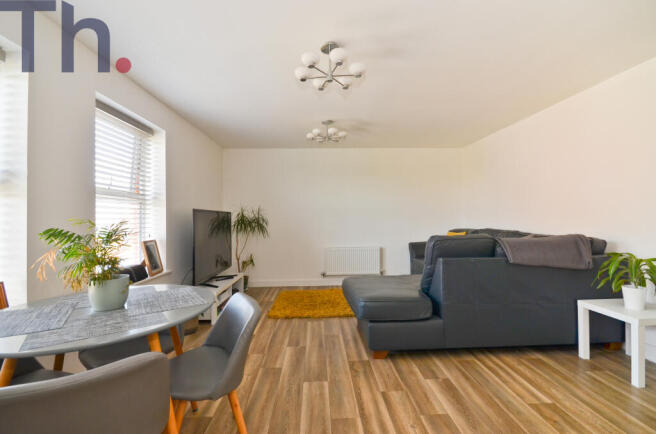 Lounge & Dining Area