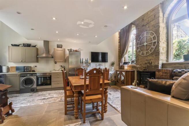 2 bed Semi-Detached for sale Image 5