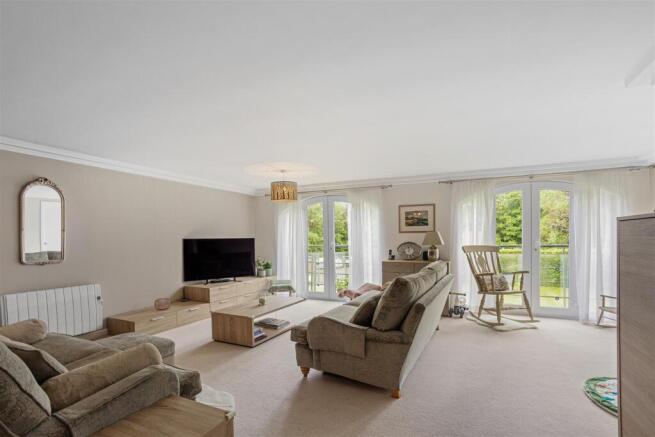 3 bed Apartment for sale Image 5