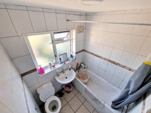 Marnham Crescent, Greenford, UB6 photo 4