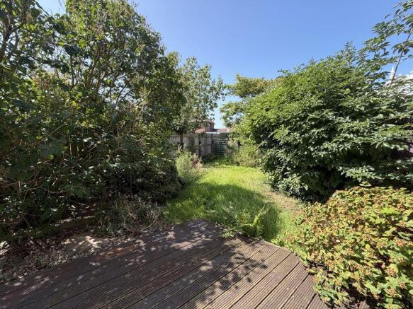 3 bed Semi-Detached to rent Image 5