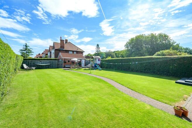 4 bed Semi-Detached for sale Image 10