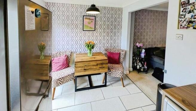 44 Coopers Drive dining a.jpg