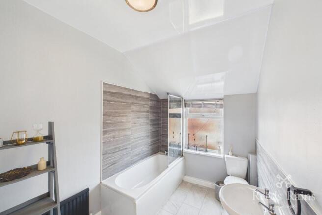 3 bed Terraced to rent Image 8