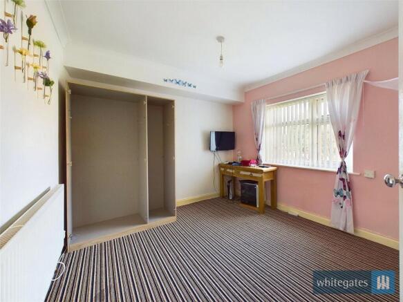 5 bed Semi-Detached for sale Image 9