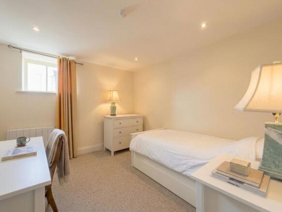 2 bed Flat to rent Image 4