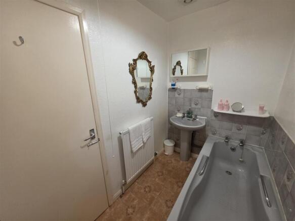 2 bed Apartment for sale Image 12