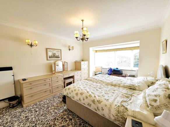 2 bed Flat for sale Image 8
