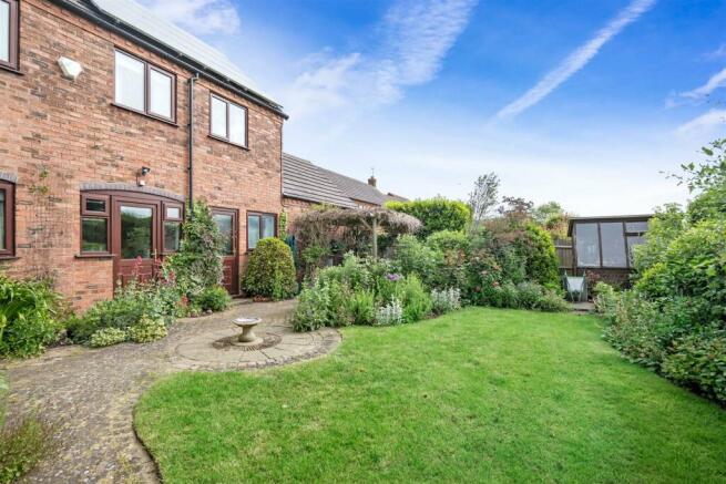 4 Manor Court - Garden 2.jpg