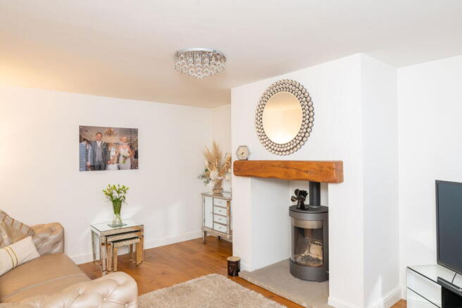 5 bed Detached for sale Image 8