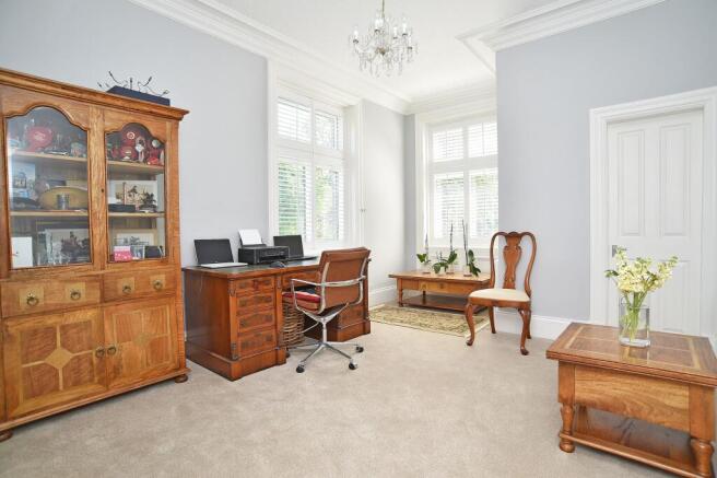 6 bed Detached for sale Image 6