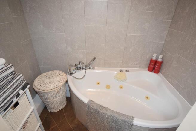 GROUND FLOOR BATH...