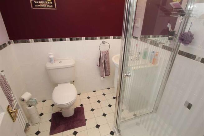 EN SUITE SHOWER ROOM