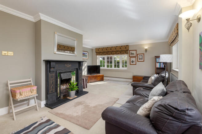 5 bed Detached for sale Image 6