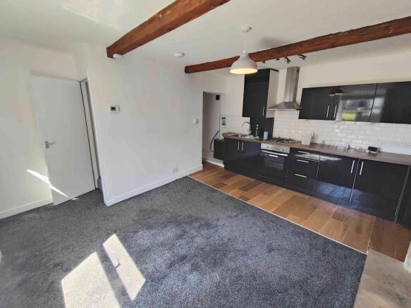 2 bed End of Terrace to rent Image 4