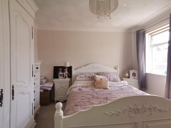 4 bed Detached for sale Image 12