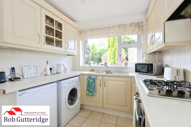 FITTED KITCHEN