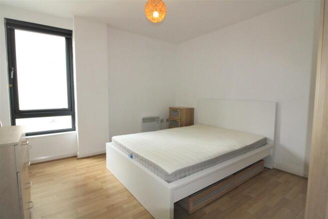 1 bed Apartment to rent Image 4