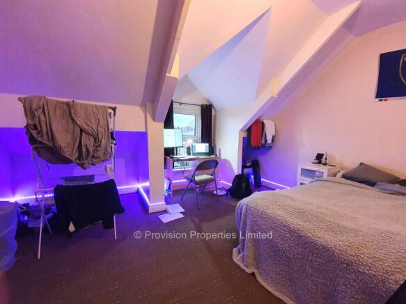 7 bed End of Terrace to rent Image 11