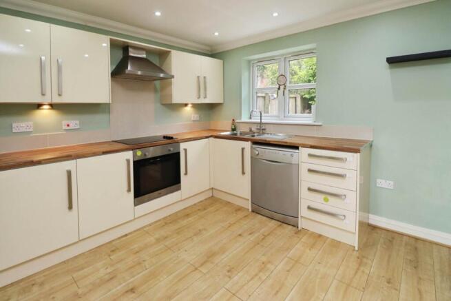Village Mews, Higher Bebington photo 4