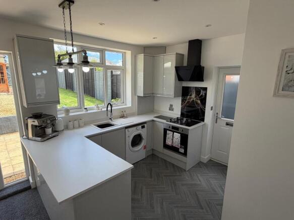 Reedway, Spinney Hill, Northampton NN3 photo 4