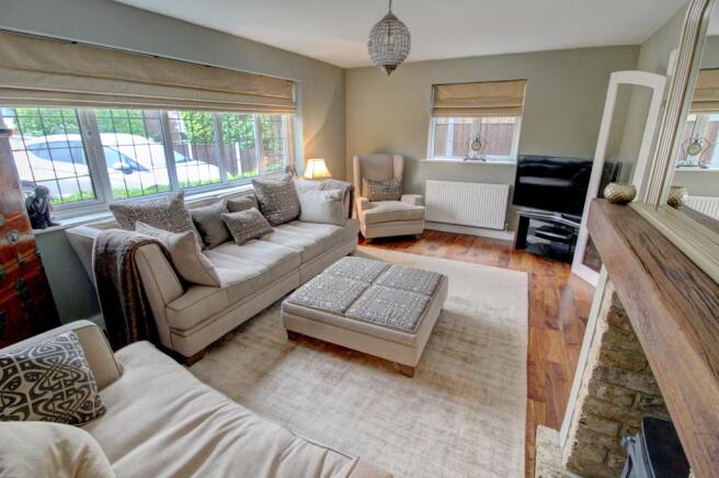 Brentwood Road, Ingrave, Brentwood, CM13 (28)