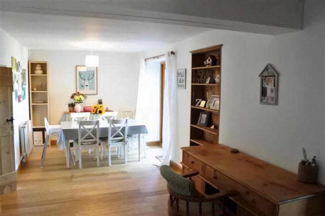 DINING FAMILY ROOM