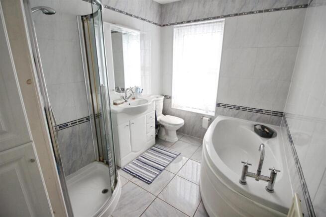 4 bed Terraced for sale Image 12