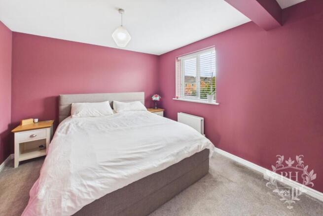 4 bed Detached for sale Image 8