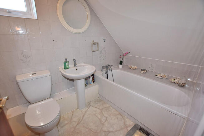 4 bed Detached for sale Image 12
