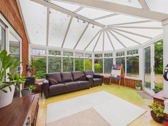 4 bed Detached for sale Image 7