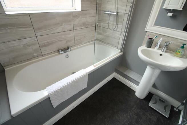 BATHROOM/WC