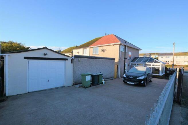 Garage and par...