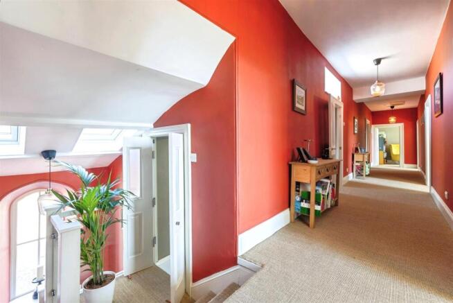 5 bed House for sale Image 11