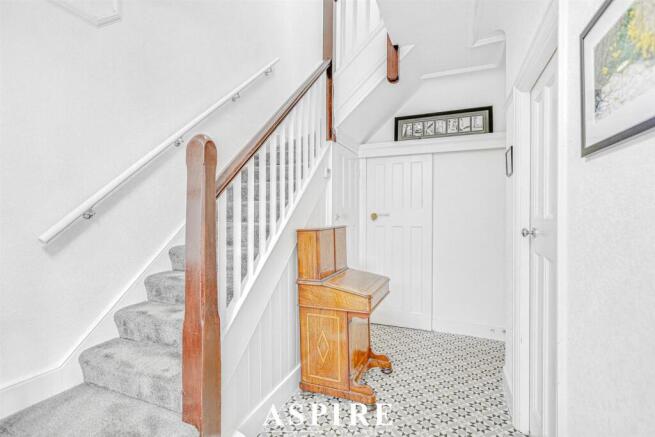 Video Tour inside - Bath Road, Romford photo 4