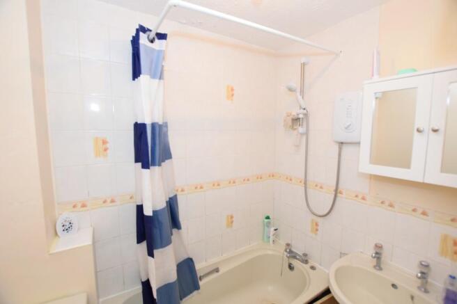 Bathroom Flat in Bog