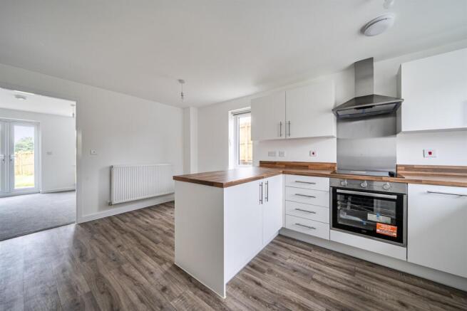 3 bed Semi-Detached to rent Image 5