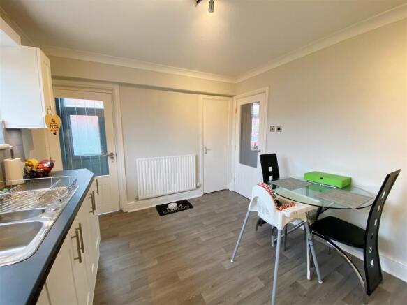 Kitchen pic 4.jpg