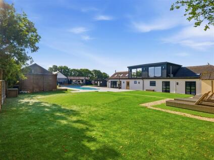 Batchelors Lane, Holt