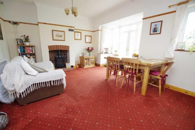 Sitting room 18'2 (5