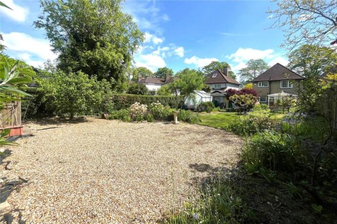 Farnborough Road, Farnham, Surrey, GU9 photo 4