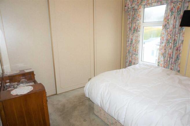 BACK BEDROOM 3 :