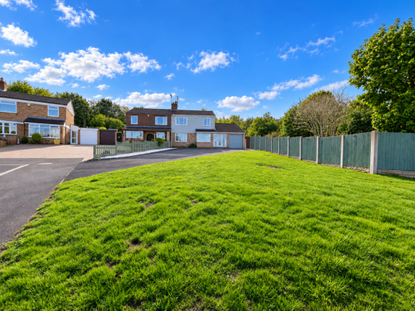 3-bed semi-detached on Fairway Drive, Rednal, Birmingham, B45 9QT, £440,000