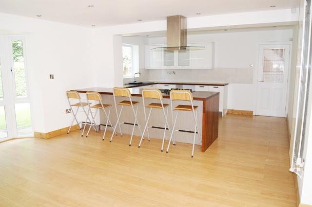 Open Plan Lounge Picture 2